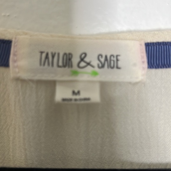 Taylor & Sage Cream Lace Top Size Medium - Picture 2 of 5